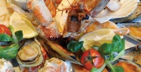 Ассорти из морепродуктов на гриле