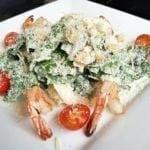 Салат «Цезарь» с тигровыми креветками | Caesar salad with tiger prawns